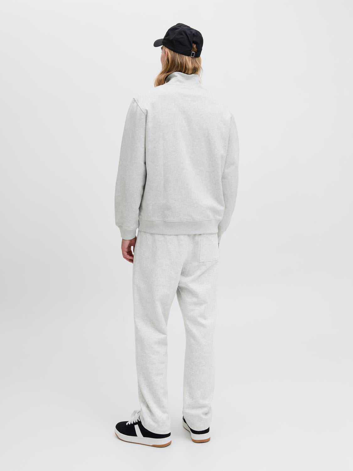 model_shot-back